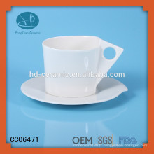 Tasse à café et soucoupe en porcelaine et blanc massif, gobelet et soucoupe, tasse en céramique et soucoupe avec logo